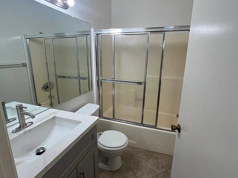 11250 Morrison St — Photo 5
