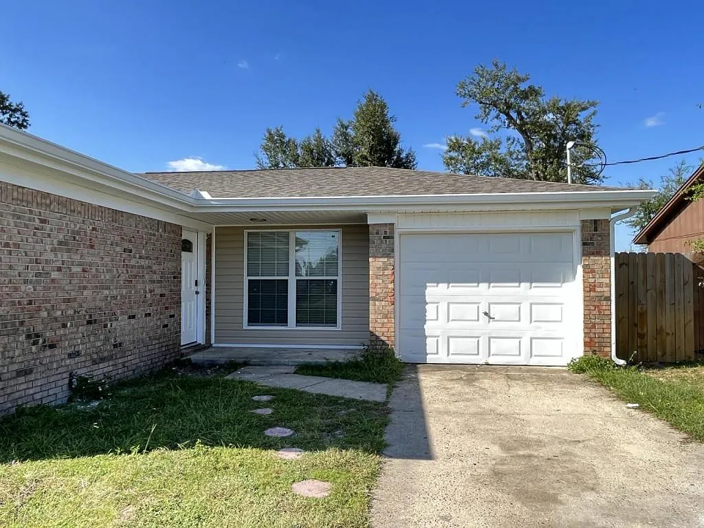 6317 Lance St — Photo 3