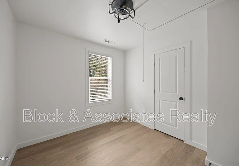 2811 Wilcox Pl #103 — Photo 14