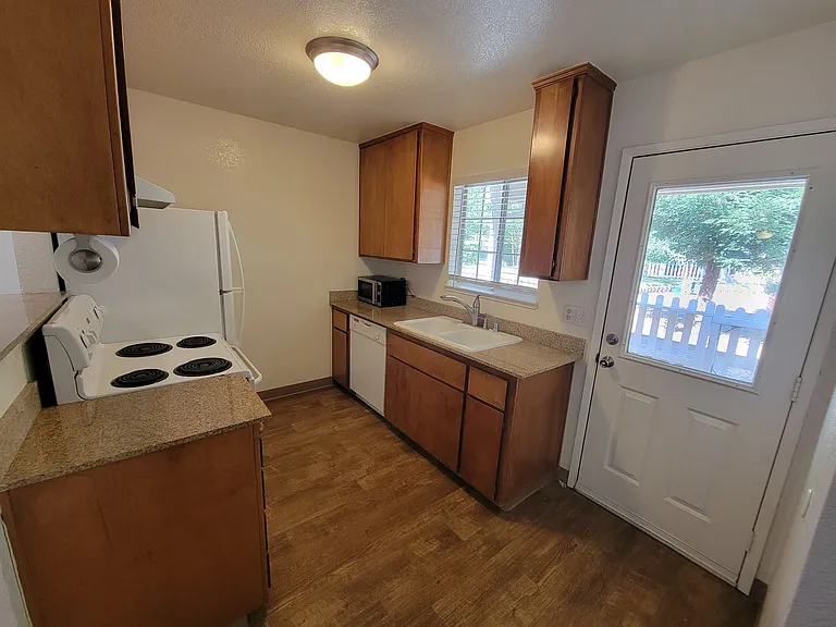 2055 Amanda Way #7 — Photo 7