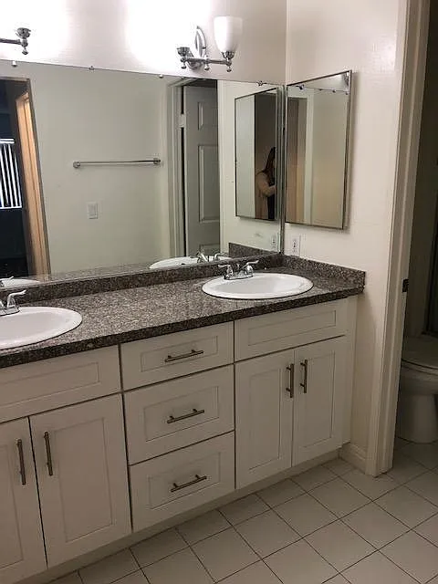 13719 Oxnard St. — Photo 4