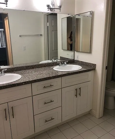 13719 Oxnard St. — Photo 4