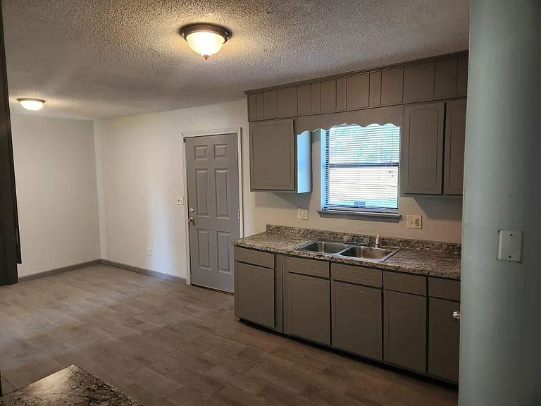1017 Inverness Rd — Photo 8