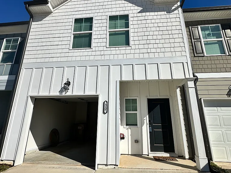 115 Buckingham Ln — Photo 1