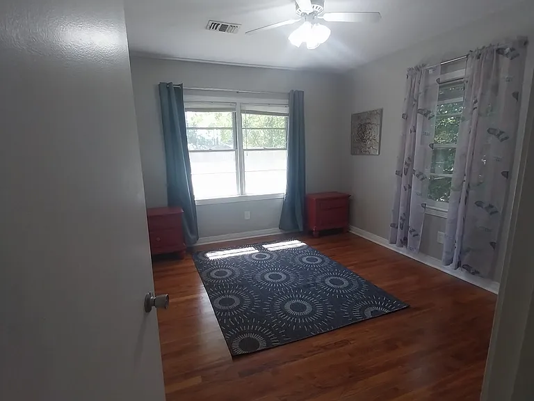 1428 Charlotte St — Photo 16
