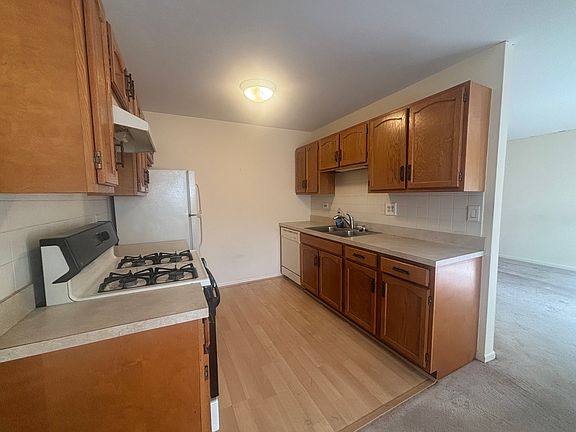 5th image of 743 Sterling Ct APT A2