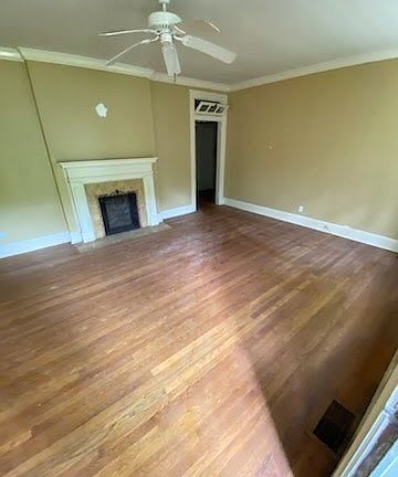 2nd image of 3325 Lexington Rd
