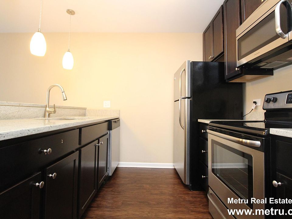 1st image of 1717 N Dayton St APT 405