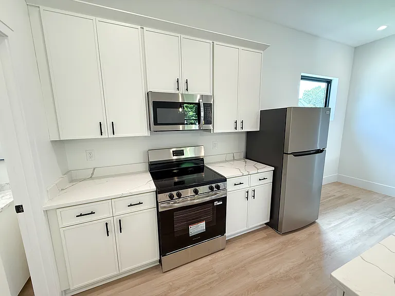 1448 Lexington Ave #C — Photo 6
