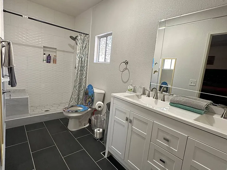 1505 Hialeah Dr — Photo 57