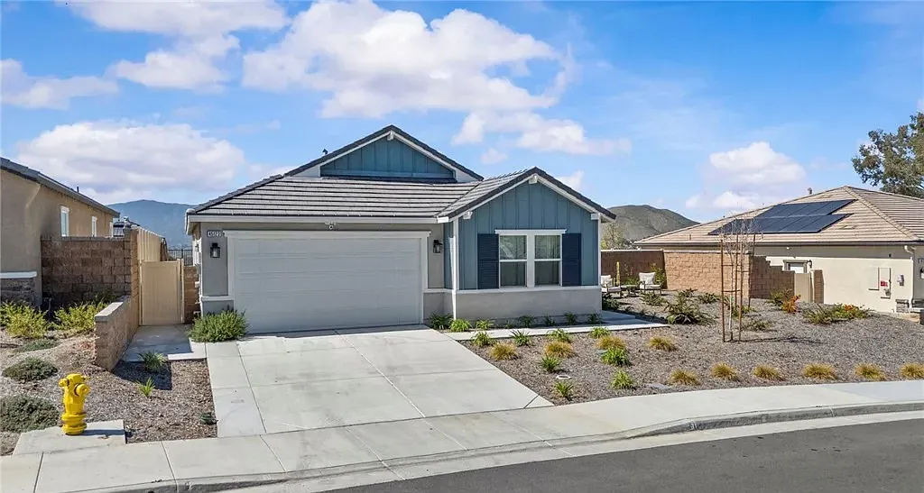 4 bed, 2203 sqft, $3,700 — Photo 2