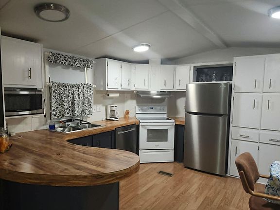 3rd image of 44 Eden Dr #187