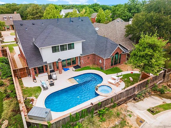 4th image of 2631 Valley Creek Trl