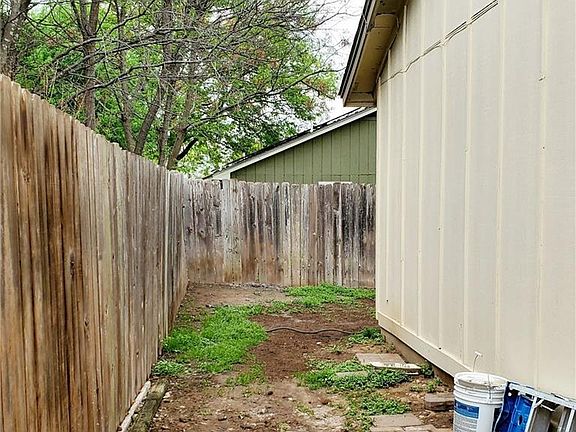 3rd image of 1808 Gracy Farms Ln #B