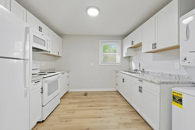 2 bed, 1.0 bath, $1,400 — Photo 4