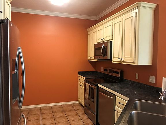 5th image of 1012 Hidden Meadow Ln