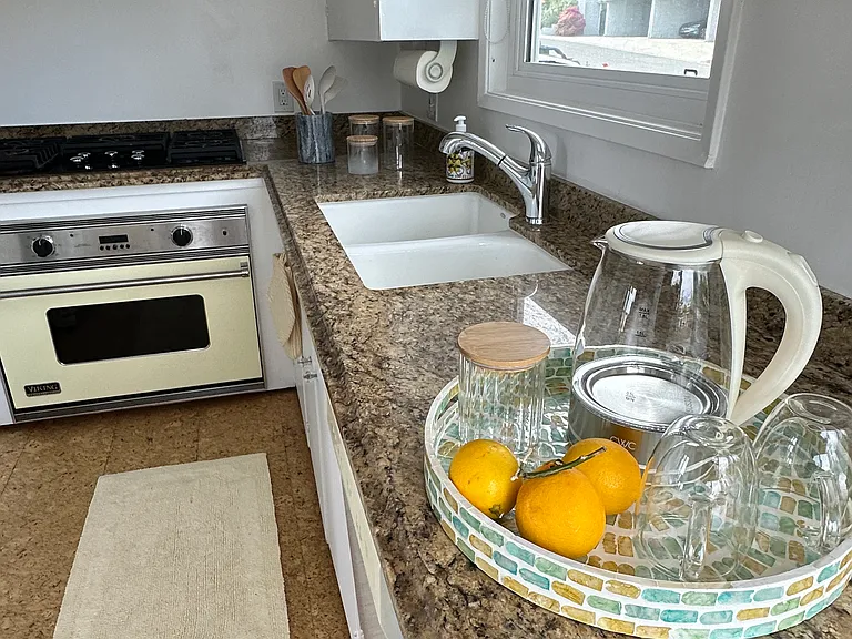 691 Cliff Dr — Photo 9