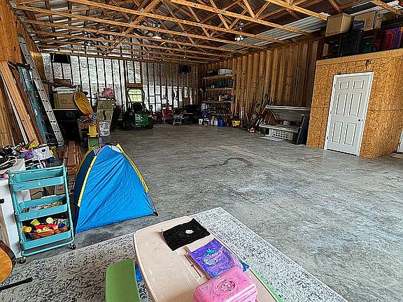 5th image of 121 Madylie Lynn Dr