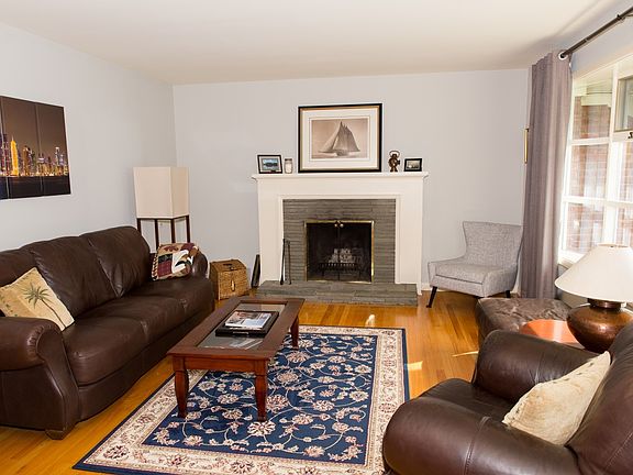 3rd image of 15 Evergreen Blvd