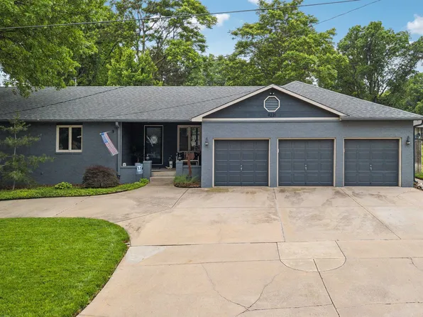 9221 W Douglas Ave, Wichita, KS 67209