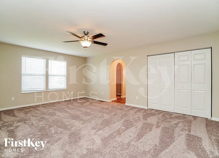 595 Professional Pkwy — Photo 9