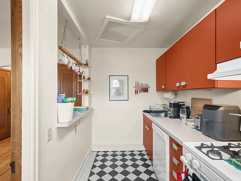 2609 University Ave #2 — Photo 8