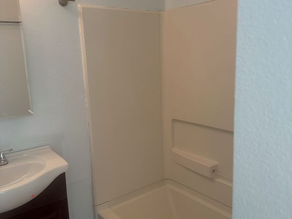 3rd image of 70 Thornton Dr