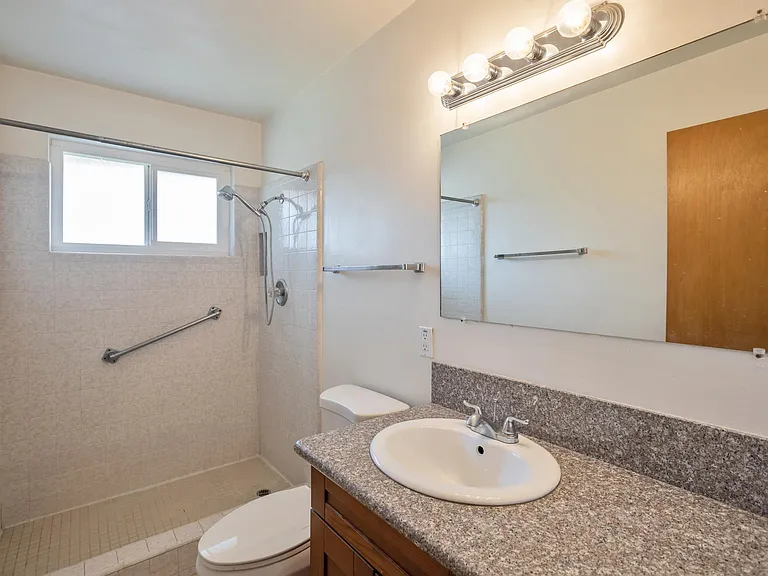 5041 N 13th Ave — Photo 10