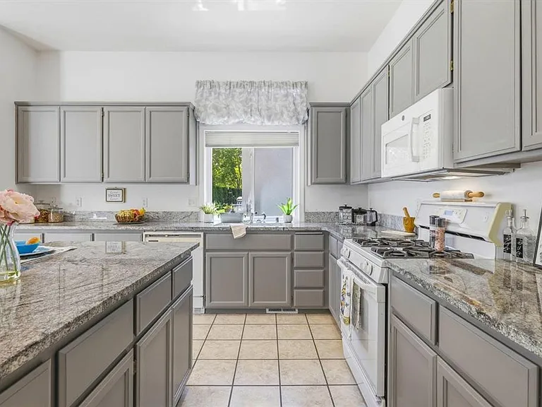 2915 Sonoran Ct — Photo 17