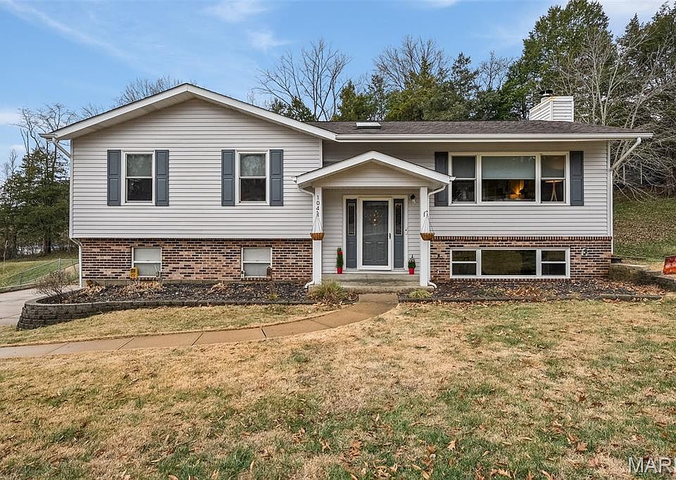 1st image of 104 Forest Hills Dr