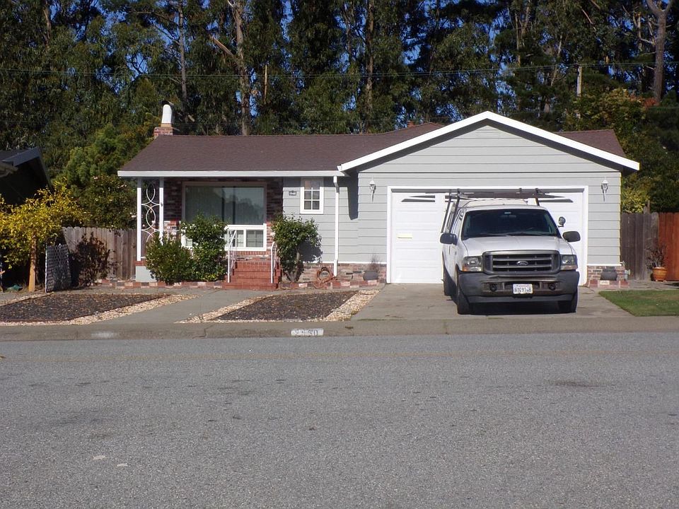 2nd image of 2590 Crestmoor Dr