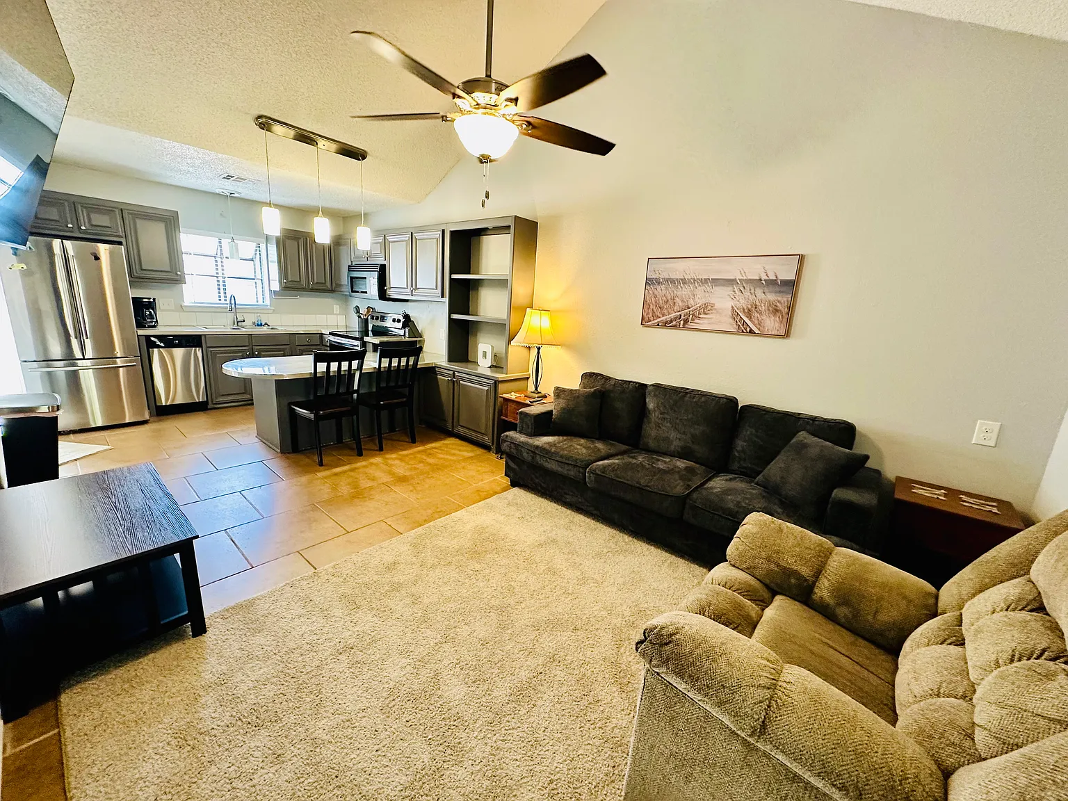 2 bed, 1000 sqft, $2,100 — Photo 1