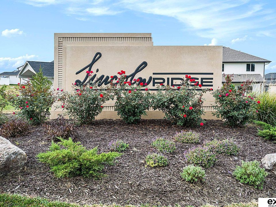 1st image of 25 Lincoln Ridge St