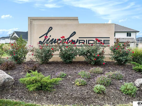 25 Lincoln Ridge St, Gretna, NE 68028