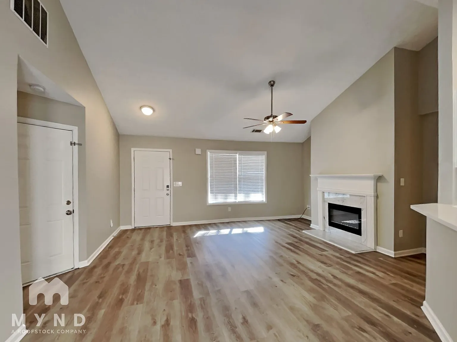 3 bed, 2.0 bath, 1271 sqft, $1,745 — Photo 3