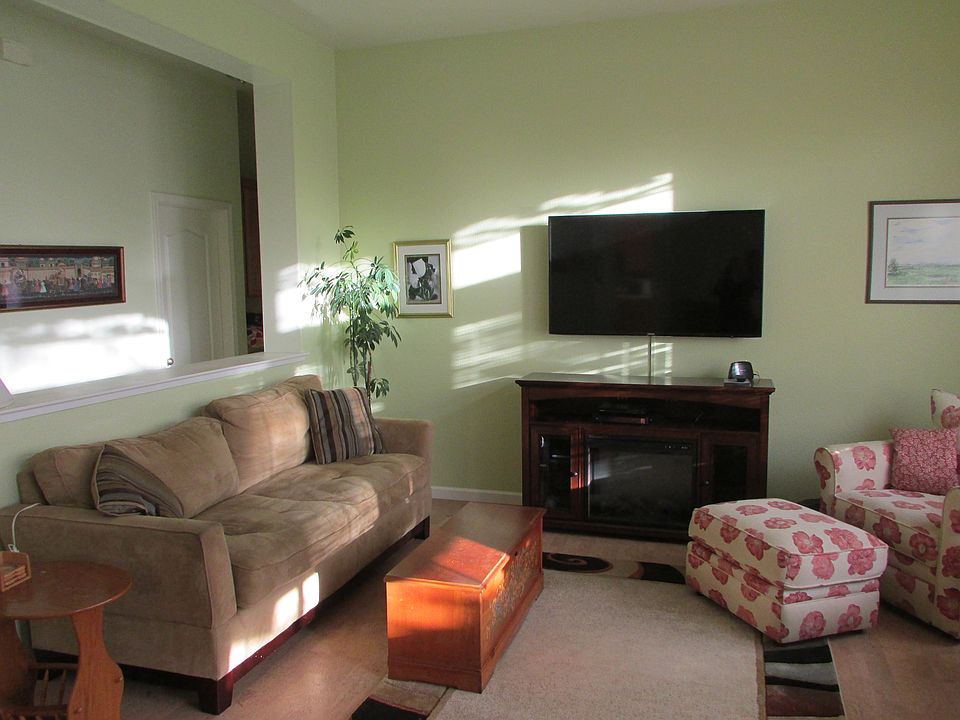 2nd image of 907 Kensington Pl