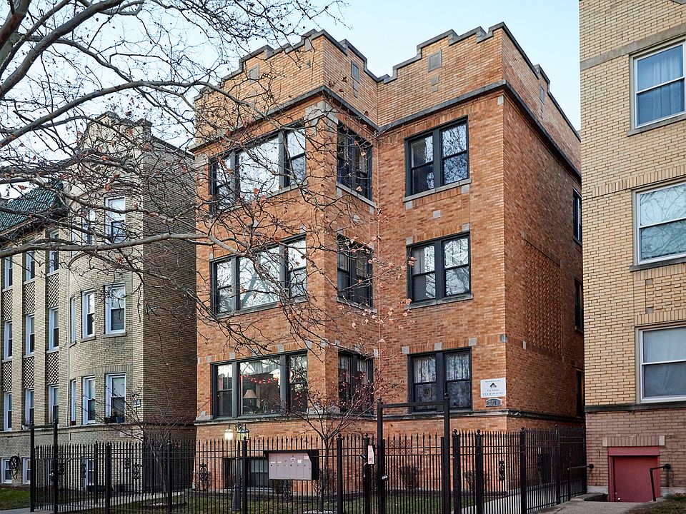 1st image of 2218 W Thome Ave APT 1N