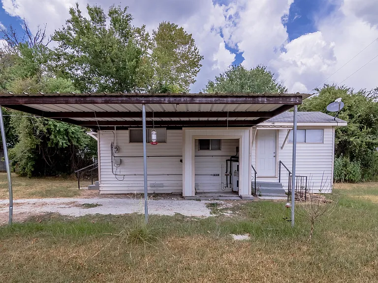 137 Lee Rd — Photo 4