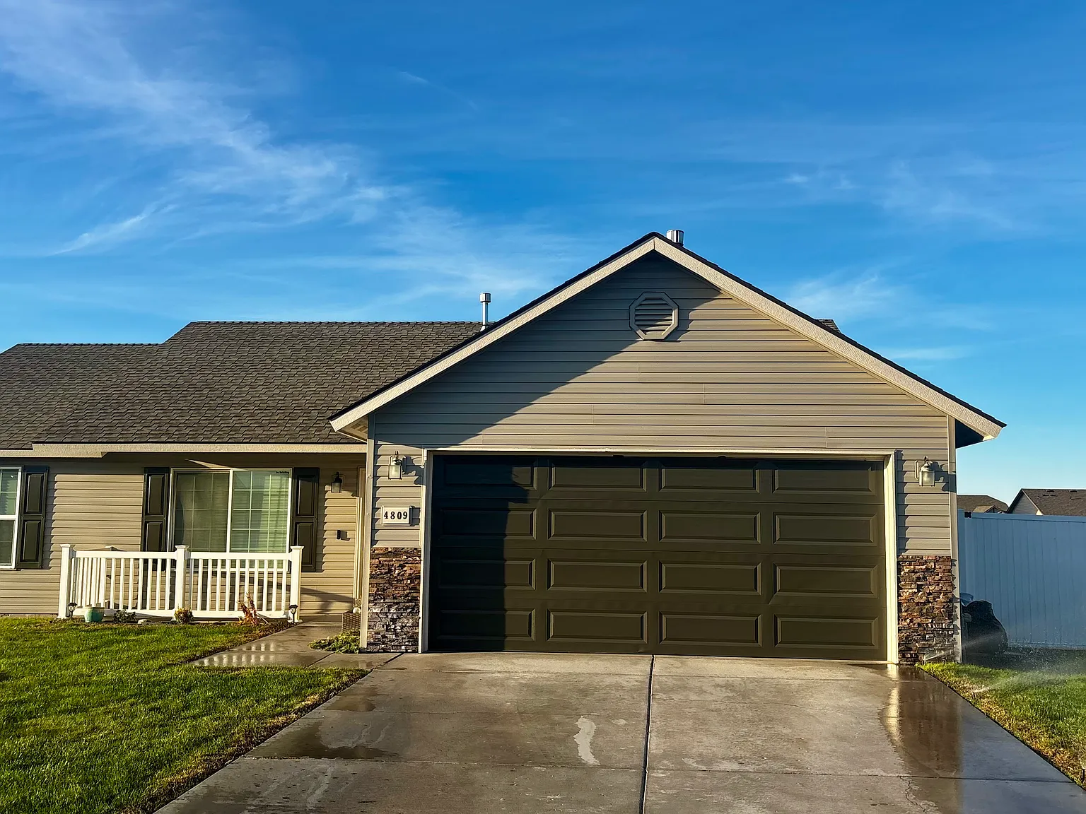 3 bed, 1184 sqft, $2,200 — Photo 1