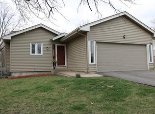 5530 Meadowsweet Ln, Shawnee, KS 66226