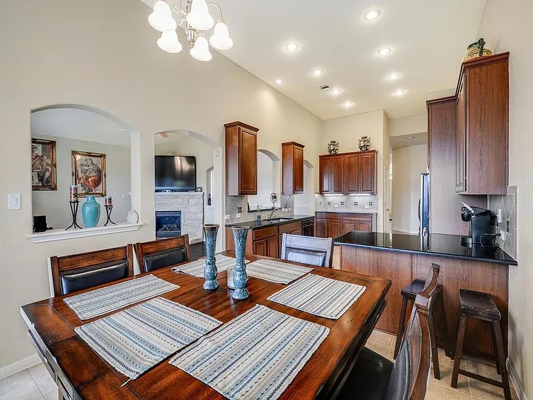 2209 Settlers Park Loop — Photo 11