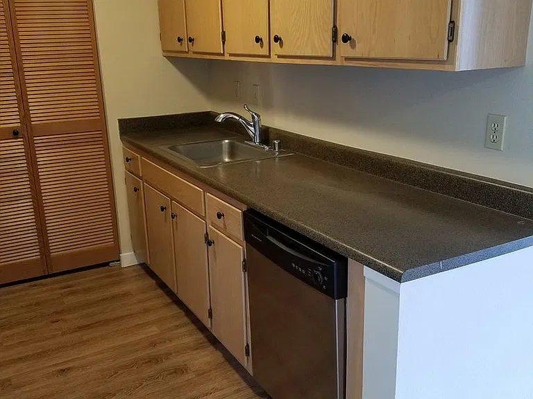 Watermarke Apts. — Photo 6
