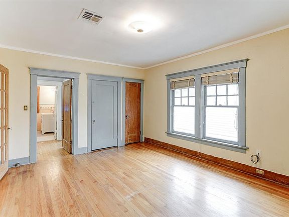 2nd image of 703 1/2 Avondale Ave