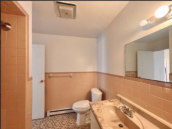 5th image of 137 Orient Way APT 2B