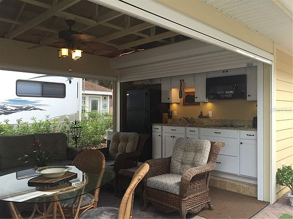 3rd image of 6939 Amanda Vista Cir