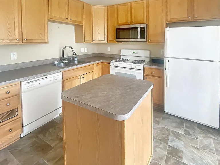 106 Pittman Ct — Photo 4
