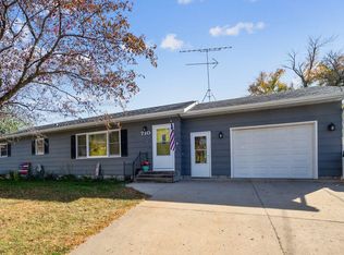 710 Croyden St, Stewart, MN 55385