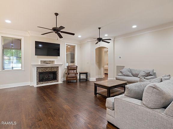 5th image of 104 La Villa Cir