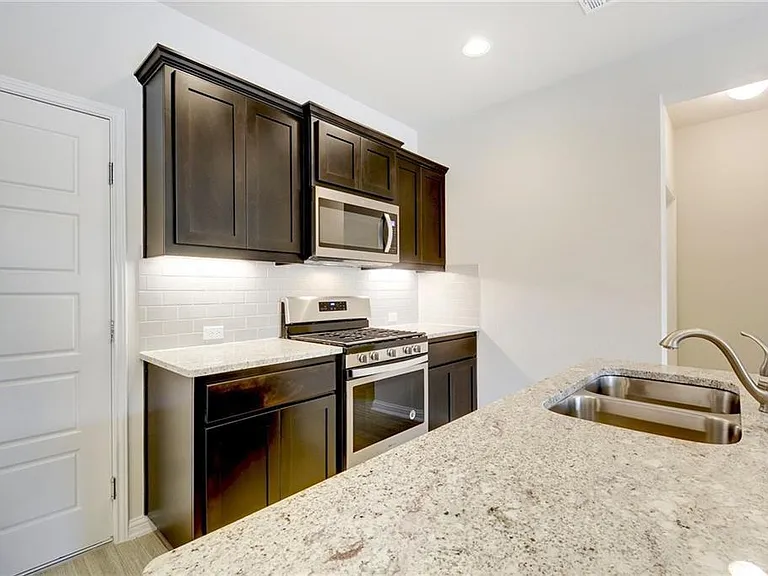 13800 Lyndhurst St #304 — Photo 15