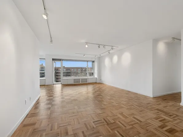 166-25 Powell Cove Boulevard image 2 of 37